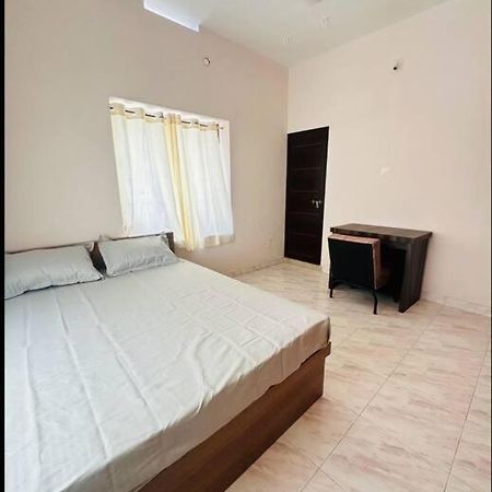Home At Guruvayur 2 Ac Room,1 Single Bed,Kitchen Extérieur photo