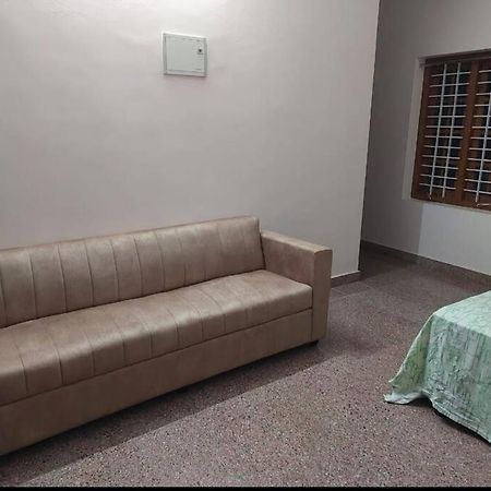 Home At Guruvayur 2 Ac Room,1 Single Bed,Kitchen Extérieur photo