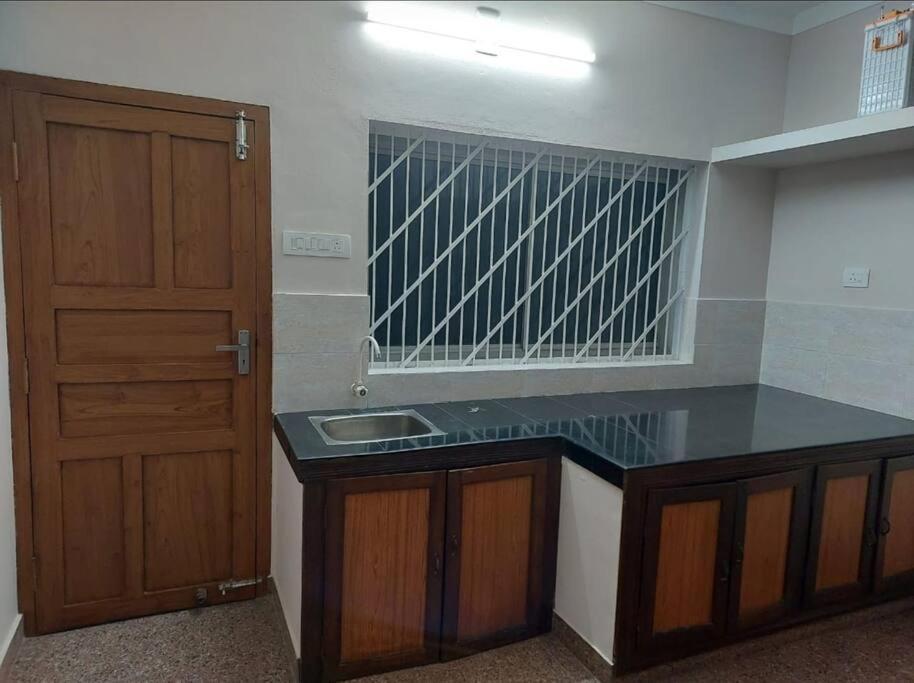 Home At Guruvayur 2 Ac Room,1 Single Bed,Kitchen Extérieur photo