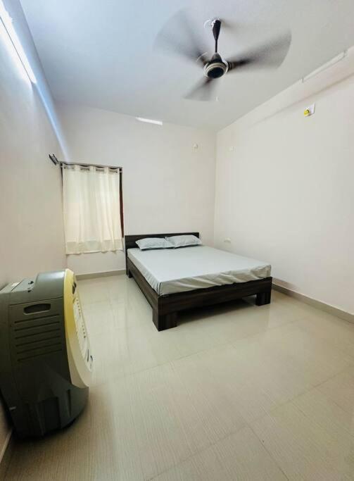 Home At Guruvayur 2 Ac Room,1 Single Bed,Kitchen Extérieur photo