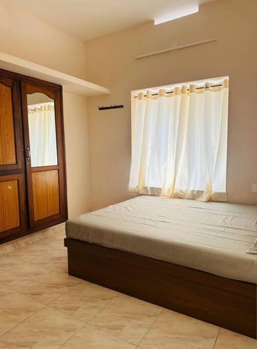 Home At Guruvayur 2 Ac Room,1 Single Bed,Kitchen Extérieur photo