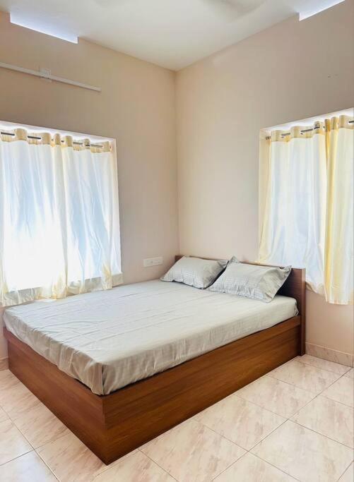 Home At Guruvayur 2 Ac Room,1 Single Bed,Kitchen Extérieur photo