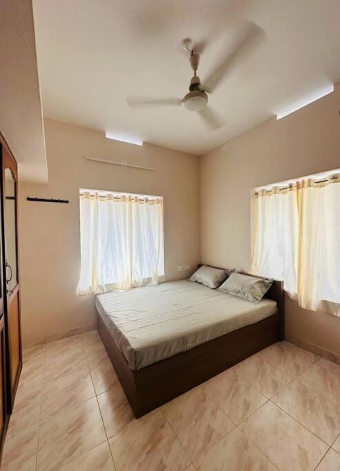 Home At Guruvayur 2 Ac Room,1 Single Bed,Kitchen Extérieur photo